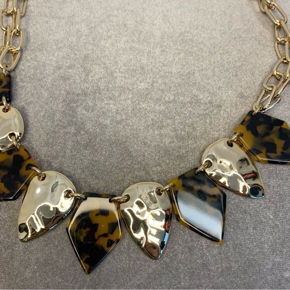 BELLA Jack goldtone tortoiseshell and hammered gold teardrop necklace - Picture 6 of 10